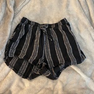 Universal Thread striped cloth shorts